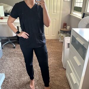 Med Couture Women's Classic Black Scrub Set